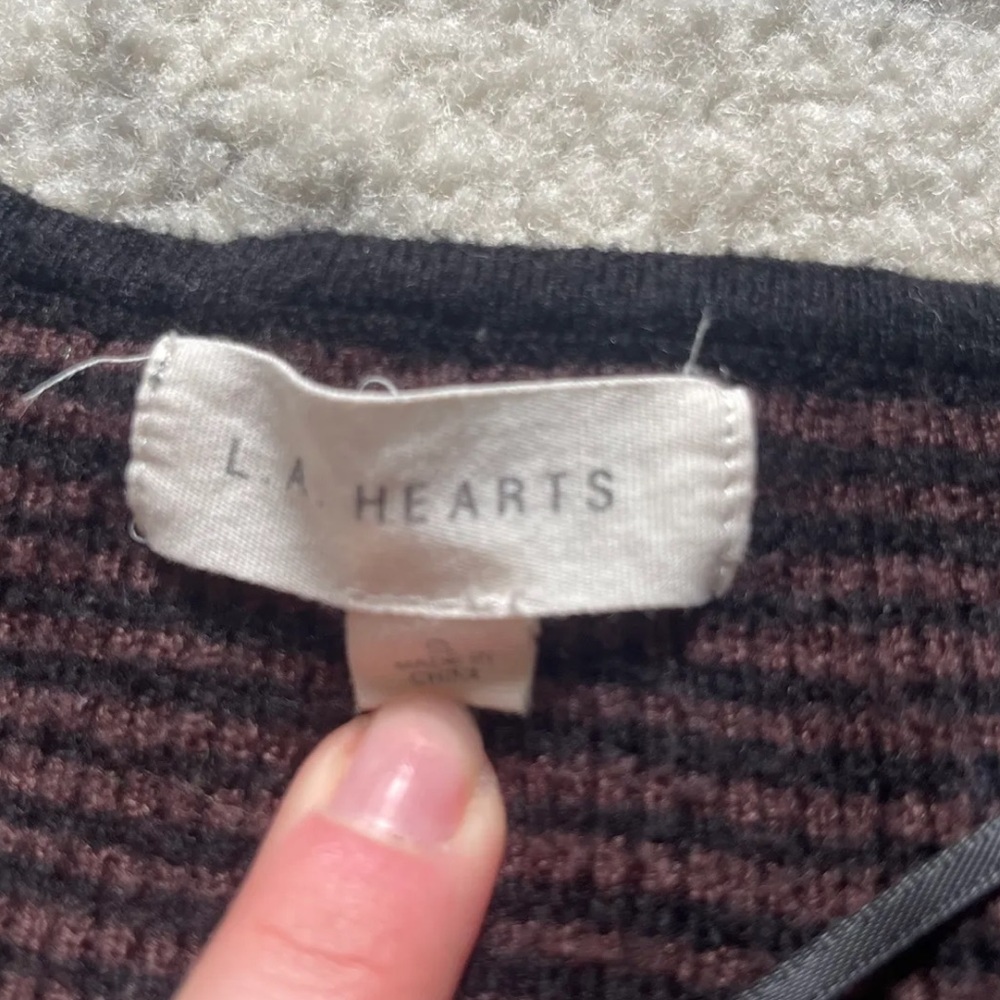 Pacsun Cropped V-Neck Sweater - Picture 5 of 6